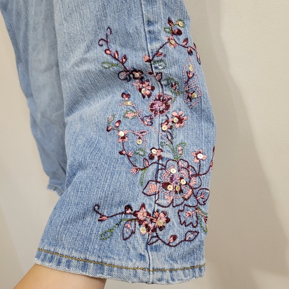 Vanilla star jeans size 11 embroidered side Capri jeans crop - Picture 3 of 4